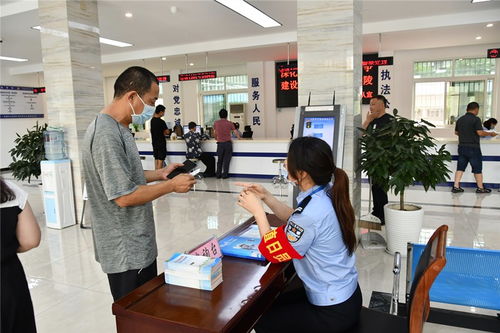 常德交警四大隊(duì)設(shè)立咨詢引導(dǎo)臺(tái)，貼心服務(wù)群眾與游客